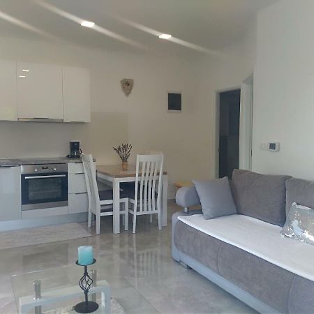 Apartment Ivana Новиград Екстериор снимка