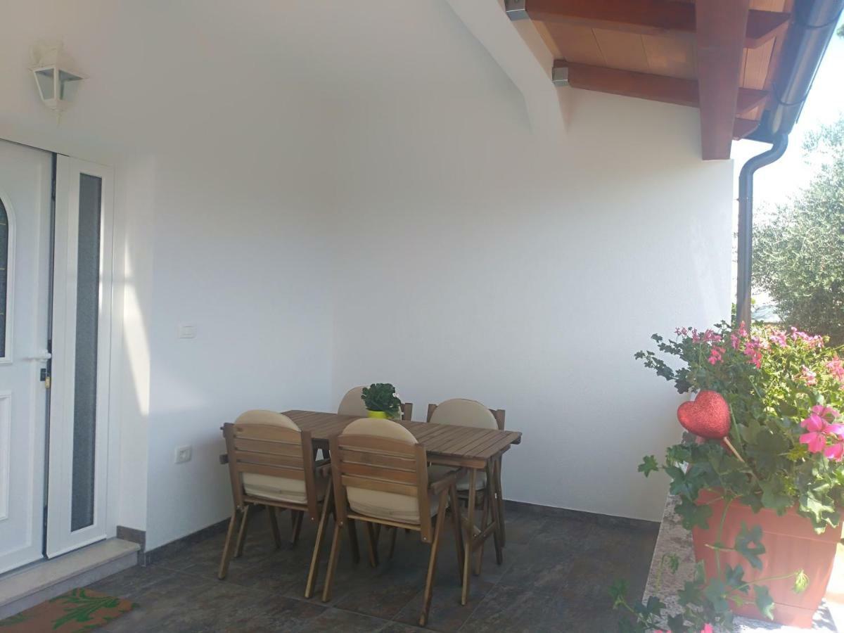 Apartment Ivana Новиград Екстериор снимка
