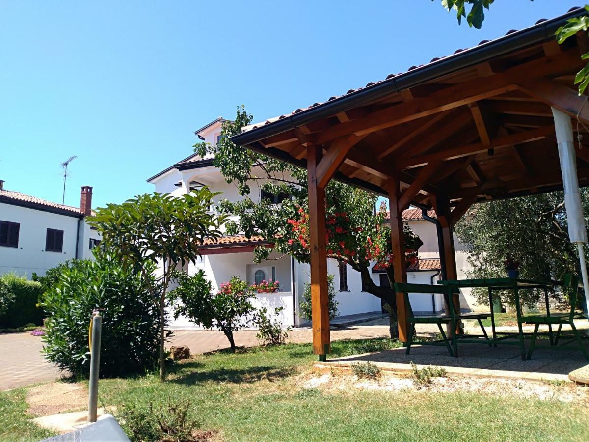Apartment Ivana Новиград Екстериор снимка